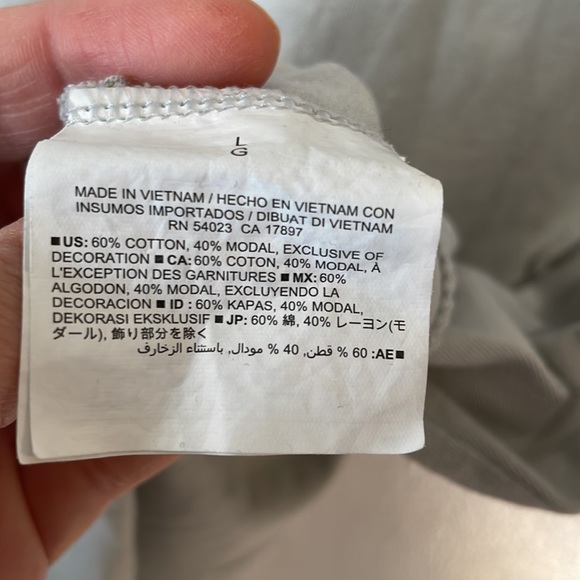 ⭐️2/$15⭐️ Old Navy Maternity Shirt - Picture 6 of 6